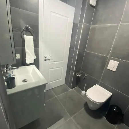 Franci's No2 דירה