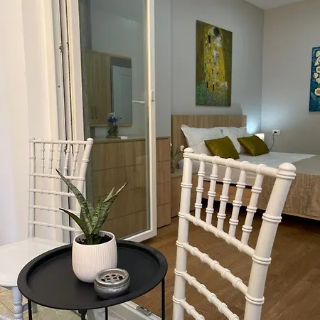 Franci's No2 דירה