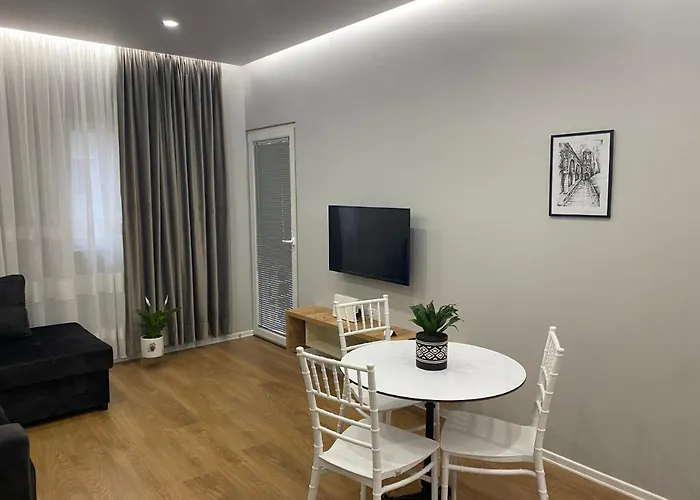 Franci's No2 * ティラナ