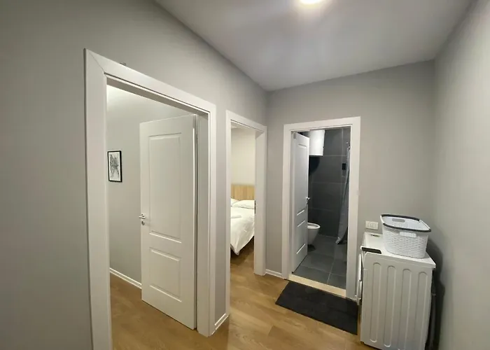 Franci's No2 * ティラナ